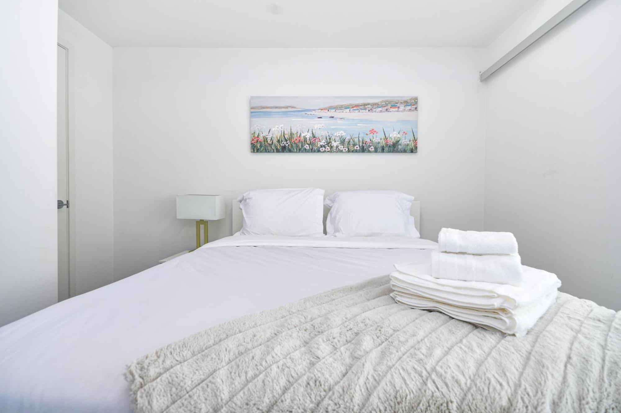Downtown Toronto Condo Near Cn Tower, Scotiabank Arena, Rogers Centre, Union Station Buitenkant foto