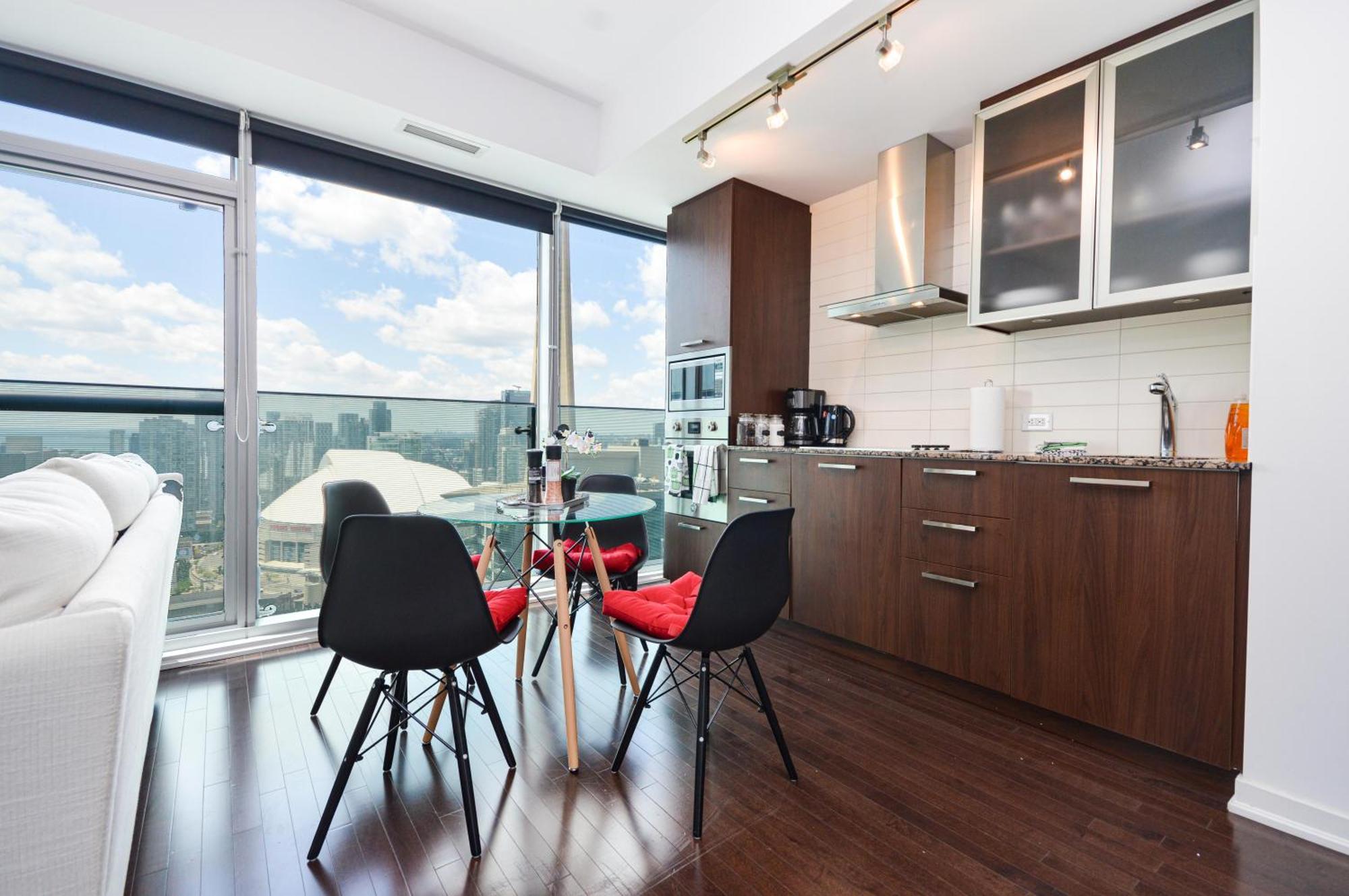 Downtown Toronto Condo Near Cn Tower, Scotiabank Arena, Rogers Centre, Union Station Buitenkant foto