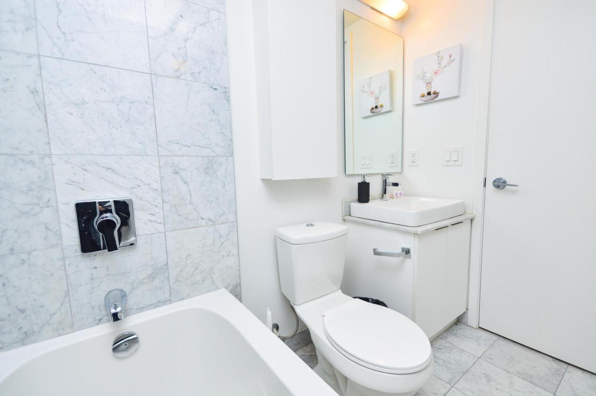 Downtown Toronto Condo Near Cn Tower, Scotiabank Arena, Rogers Centre, Union Station Buitenkant foto