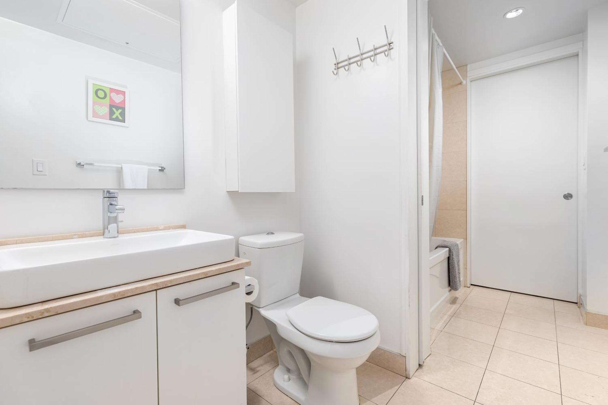 Downtown Toronto Condo Near Cn Tower, Scotiabank Arena, Rogers Centre, Union Station Buitenkant foto