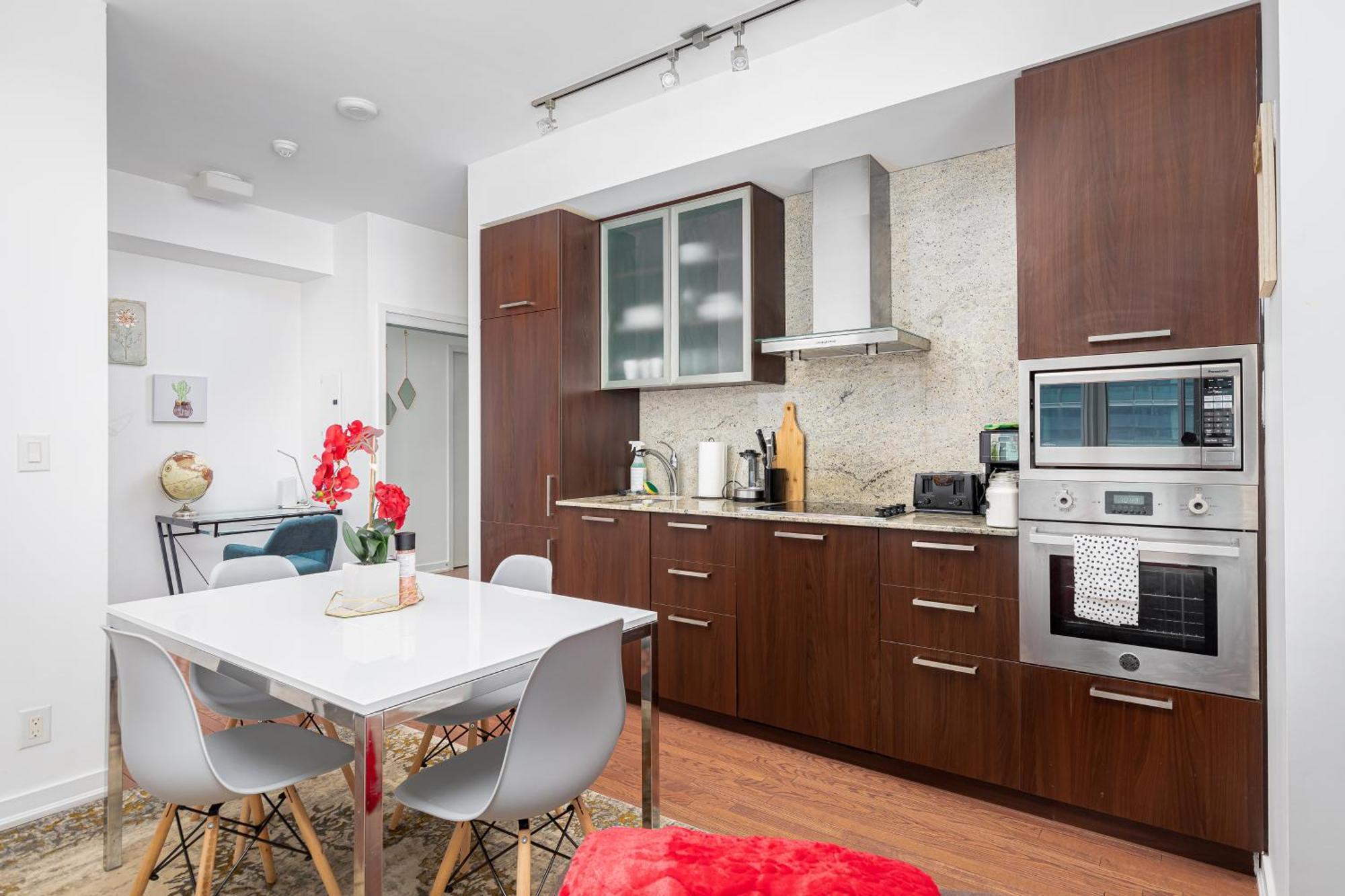 Downtown Toronto Condo Near Cn Tower, Scotiabank Arena, Rogers Centre, Union Station Buitenkant foto
