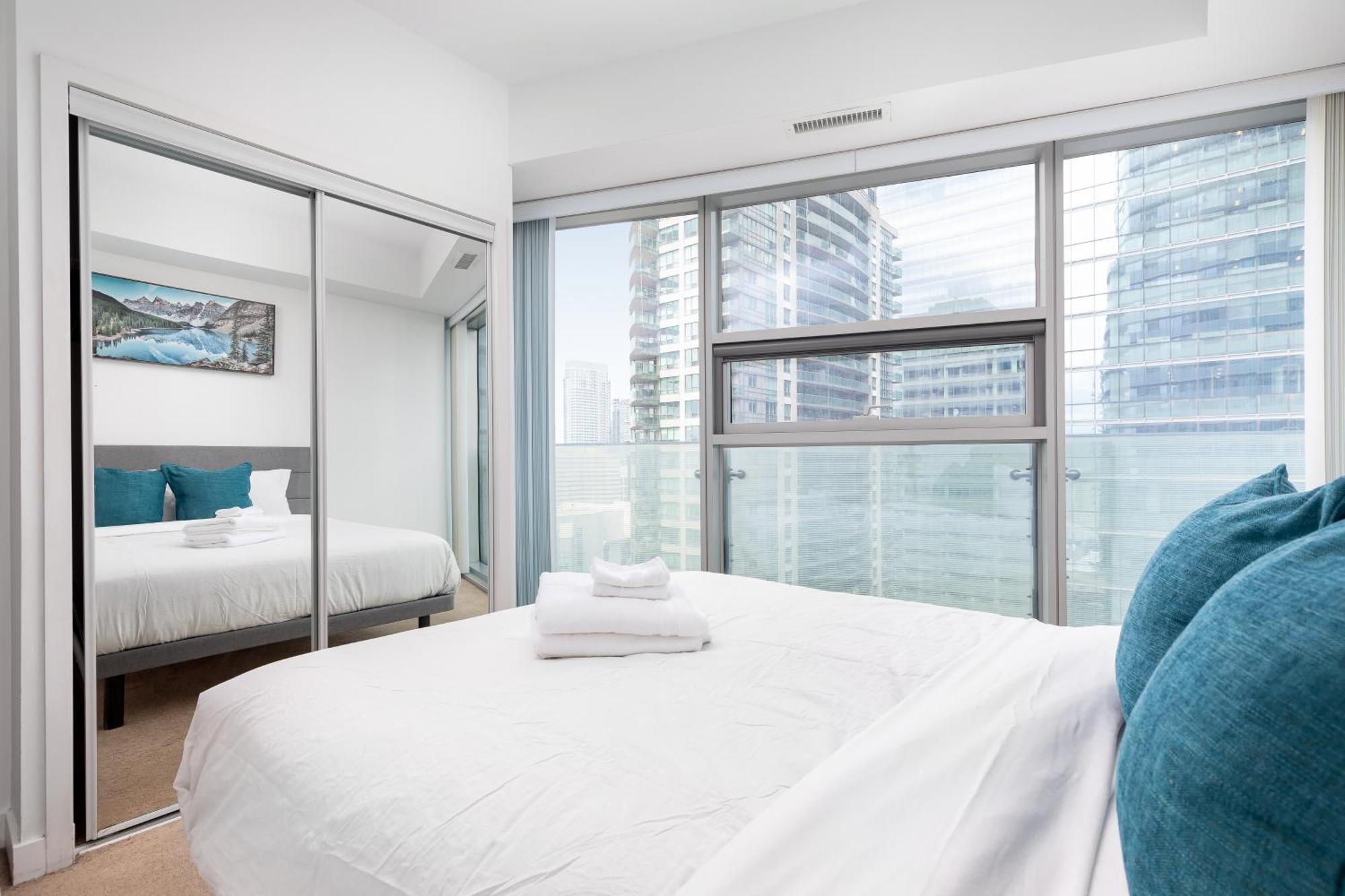 Downtown Toronto Condo Near Cn Tower, Scotiabank Arena, Rogers Centre, Union Station Buitenkant foto